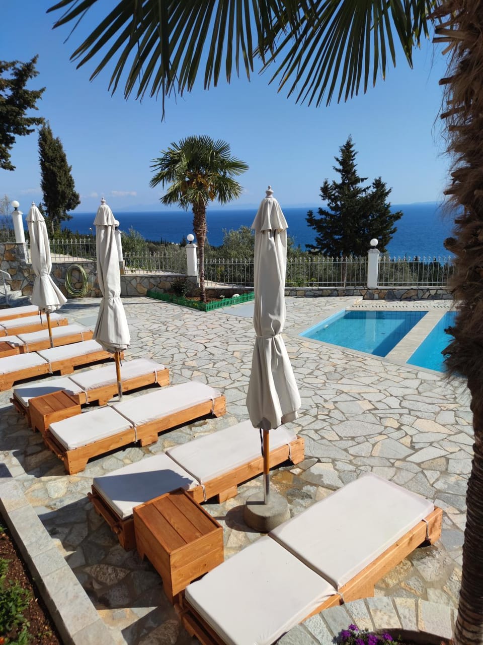 Garden, Area and facilities, Swimming pool