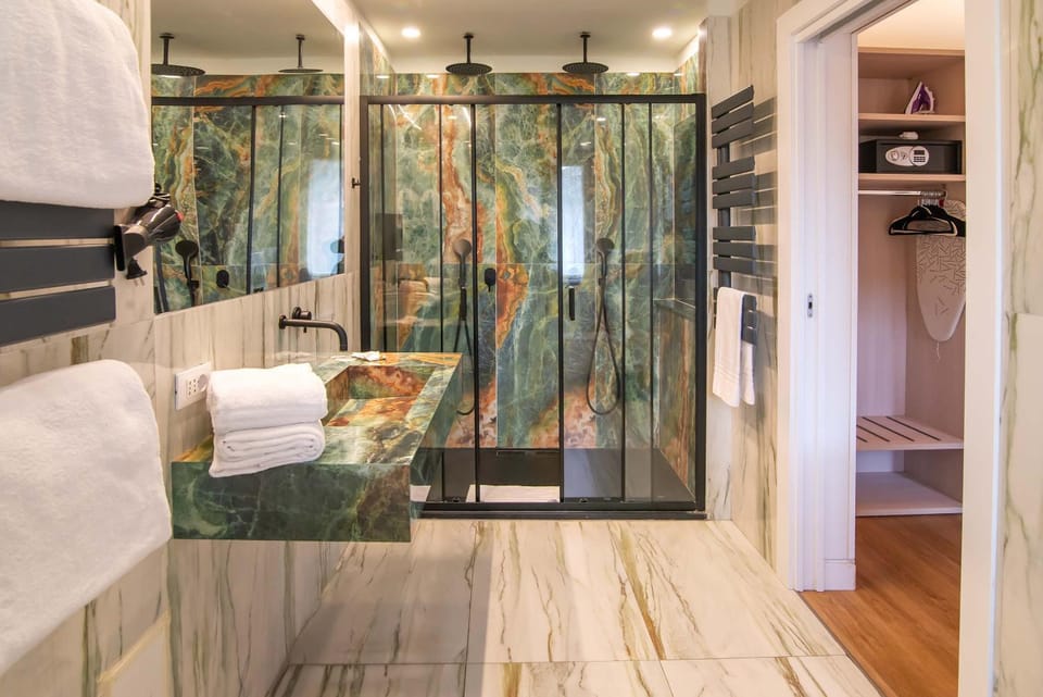 Shower, Bathroom, towels