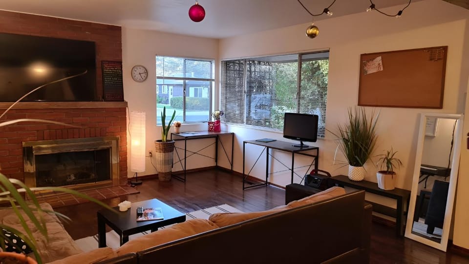 Communal lounge/ TV room, TV and multimedia, Living room