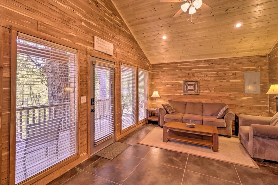 Heber Springs Cabin w/ Deck + River Views! Cabin in Arkansas