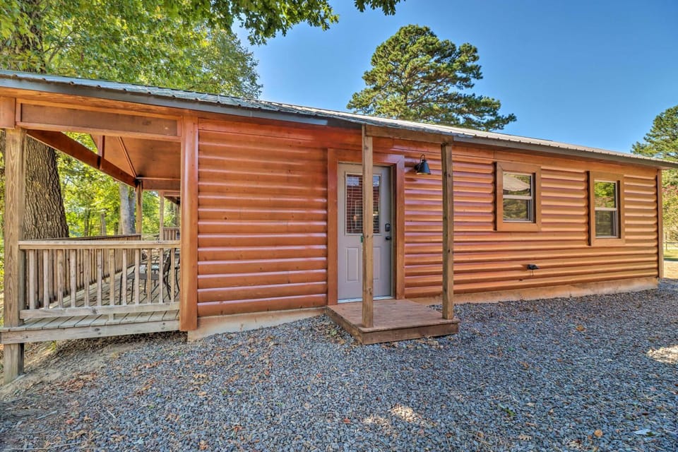 Heber Springs Cabin w/ Deck + River Views! Cabin in Arkansas