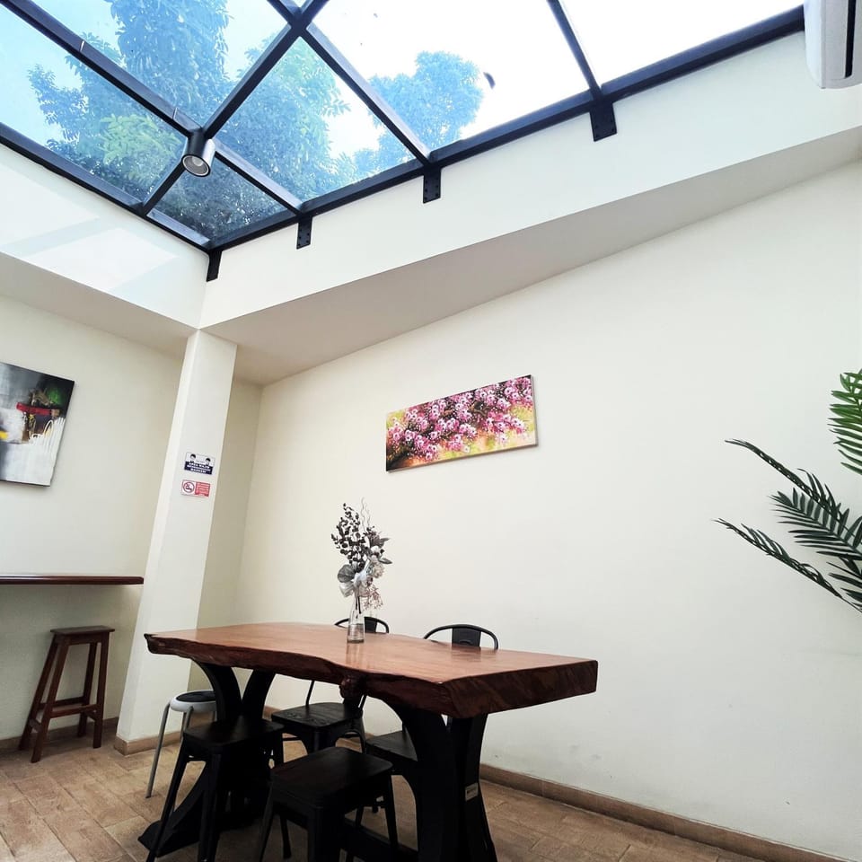 Lounge or bar, Dining area