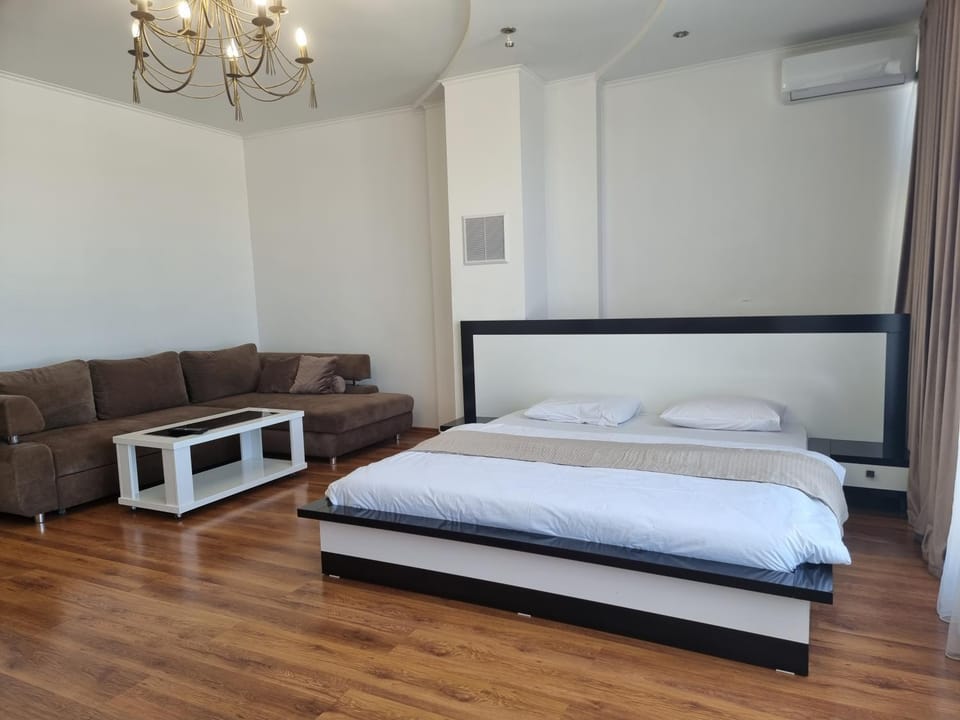 Просторная квартира с терассой в центре Кишинёва Apartment in Chișinău