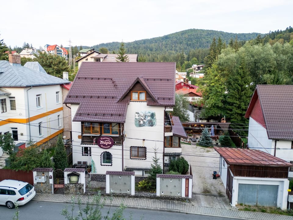 Neighbourhood, Street view, Location, Parking