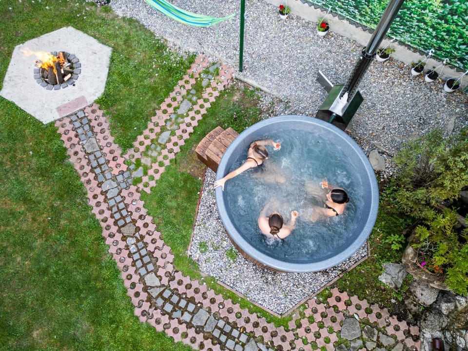 People, Natural landscape, Hot Tub, Garden view