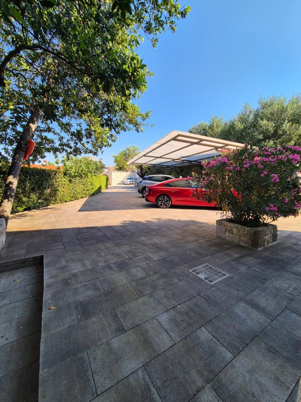 Patio, Parking