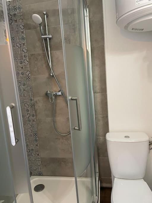 T2 4 pers face gare SNCF Appart Hotel le Cygne 6 Apartment in Bourges