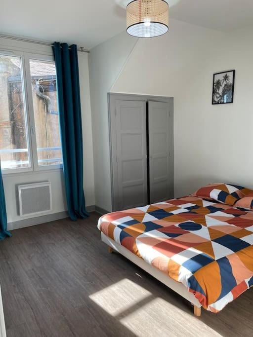 T2 4 pers face gare SNCF Appart Hotel le Cygne 6 Apartment in Bourges