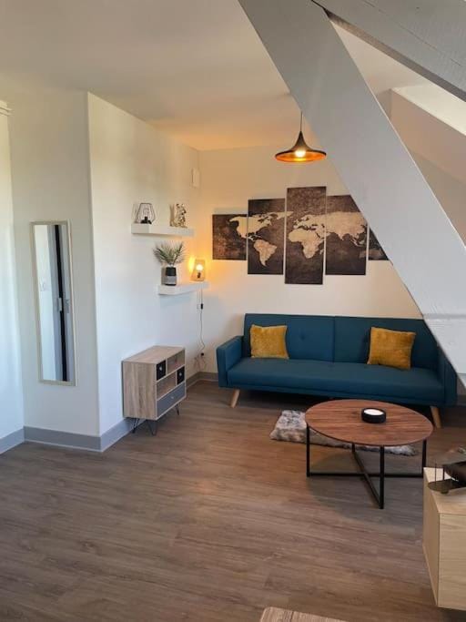 T2 4 pers face gare SNCF Appart Hotel le Cygne 6 Apartment in Bourges