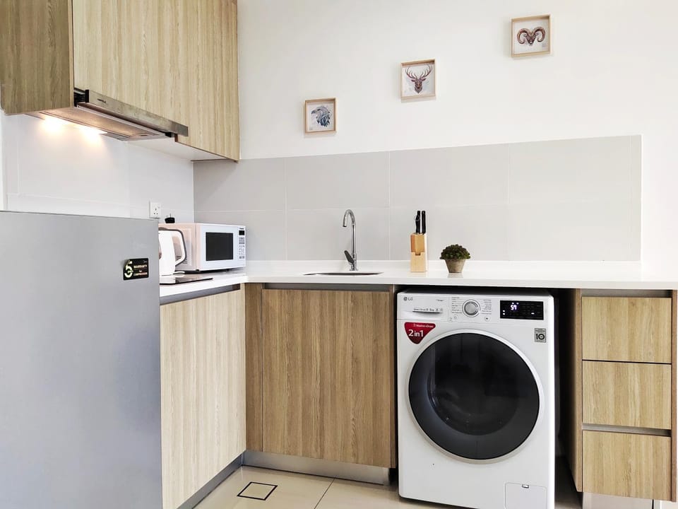 New Georgetown Tropical Macalister 218 Homestay 9pax to11pax HENG Apartment in George Town