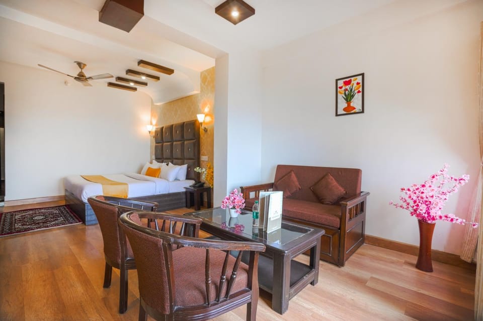 Bed, Seating area, Bedroom