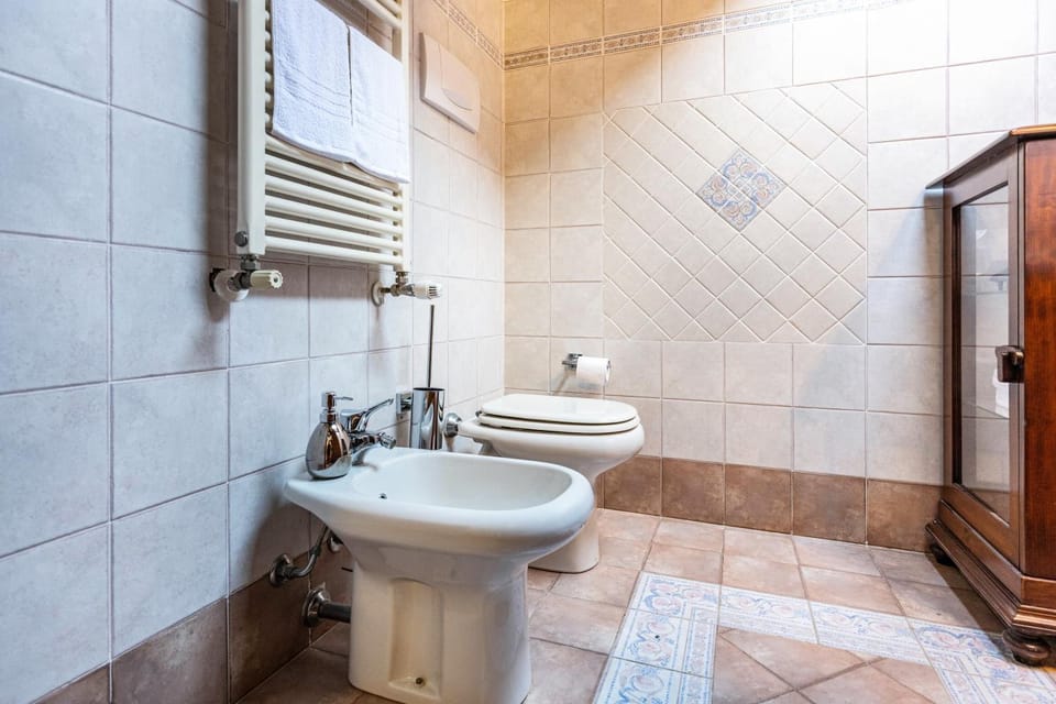 Bathroom, Living room