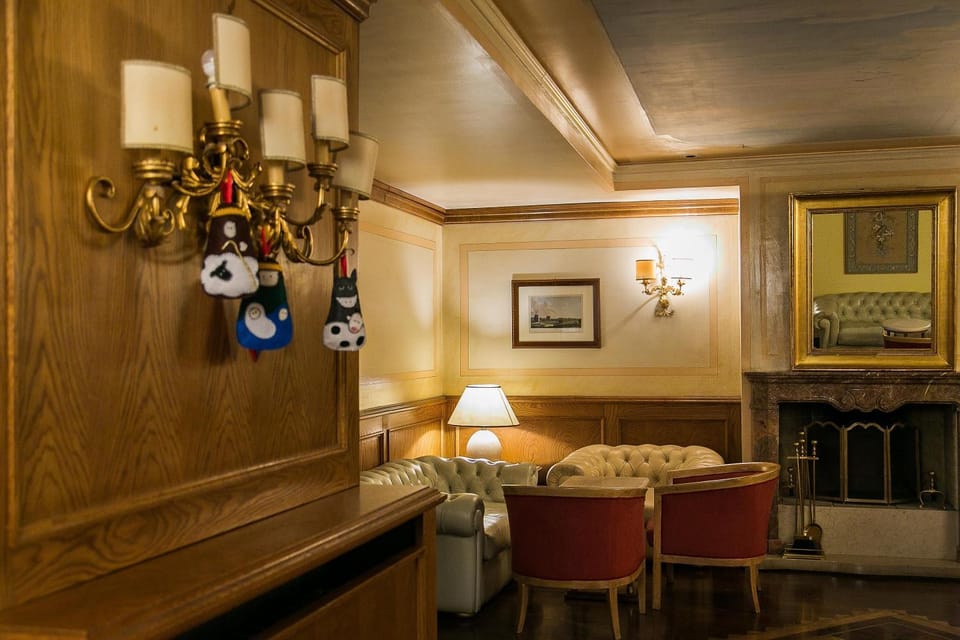 Communal lounge/ TV room