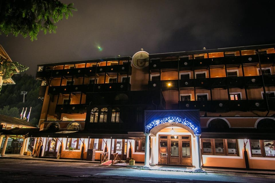 Facade/entrance