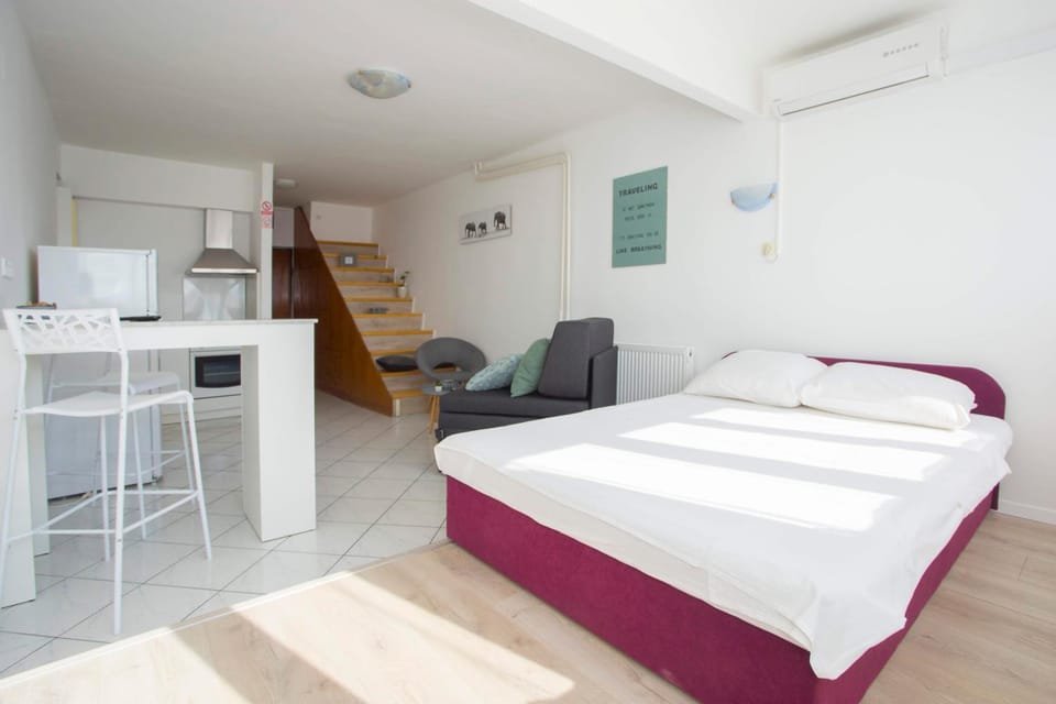 Kitchen or kitchenette, Living room, Bedroom