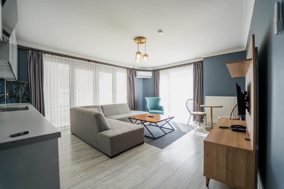 TV and multimedia, Kitchen or kitchenette, Living room, Seating area