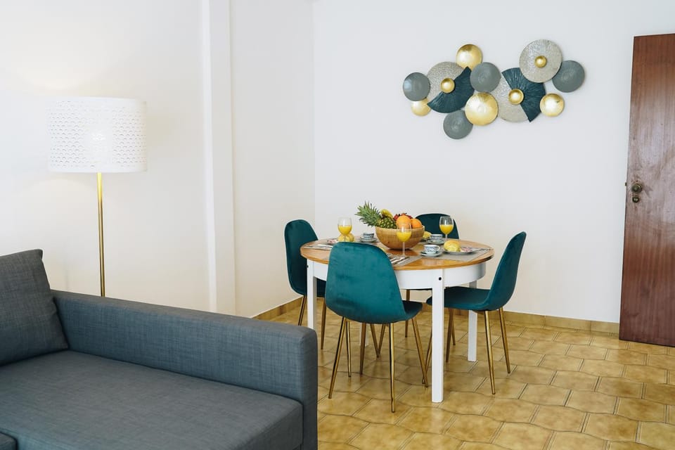 Seating area, Dining area
