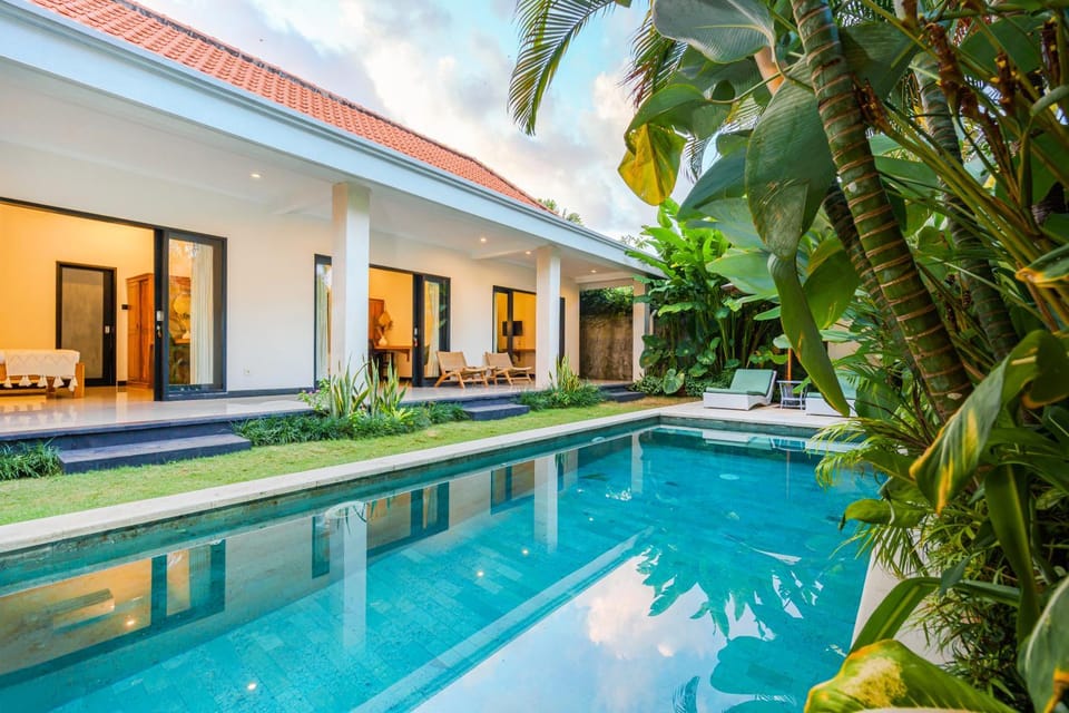 Patio, Garden, Garden view, Swimming pool, Swimming pool, sunbed