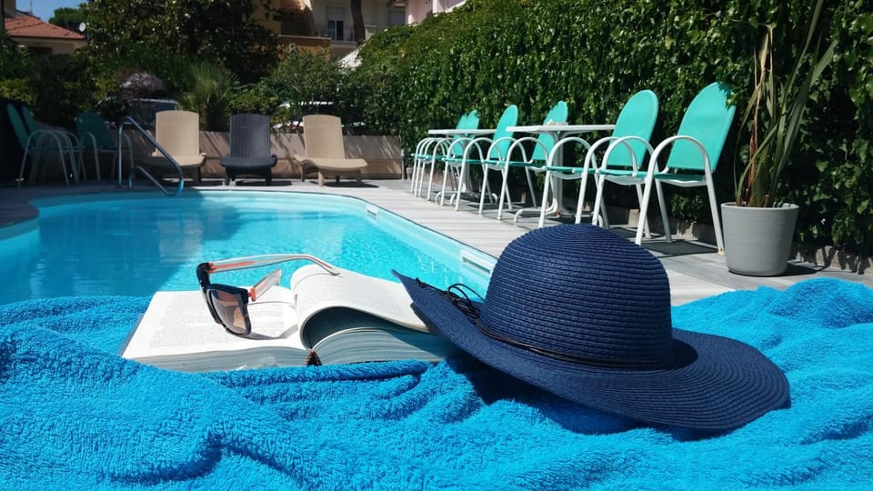 Swimming pool, Swimming pool