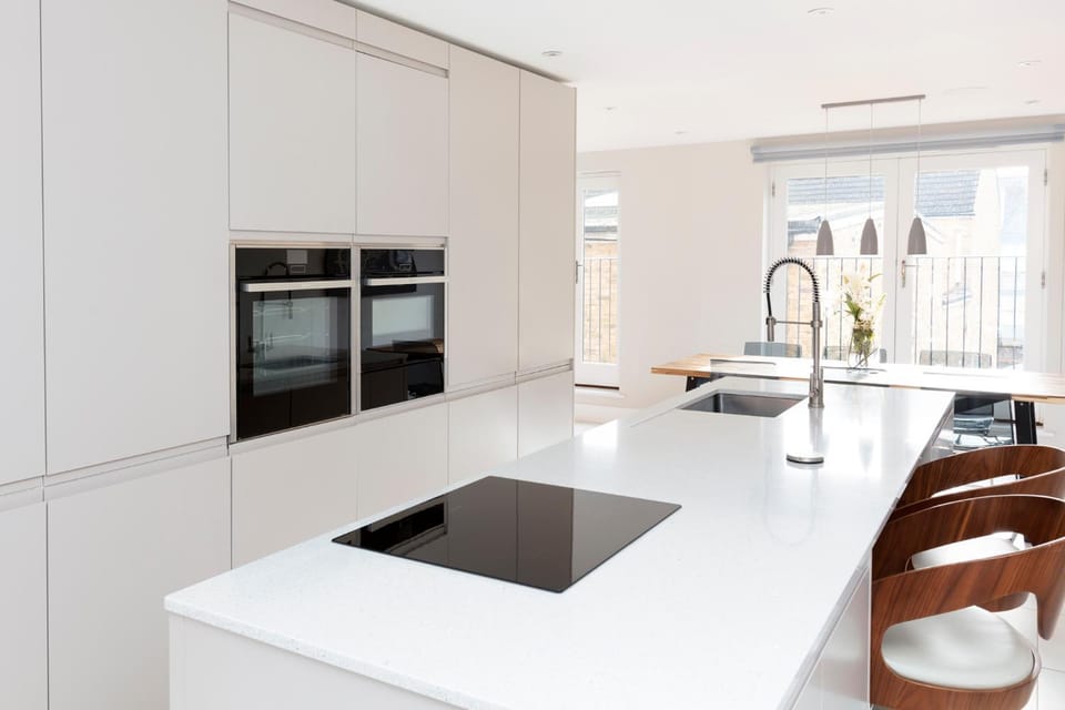 Fabulous Central Windsor Town House With Parking House in Windsor