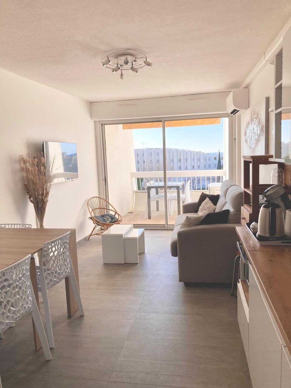 Communal lounge/ TV room, Balcony/Terrace, Living room, Seating area, Sea view