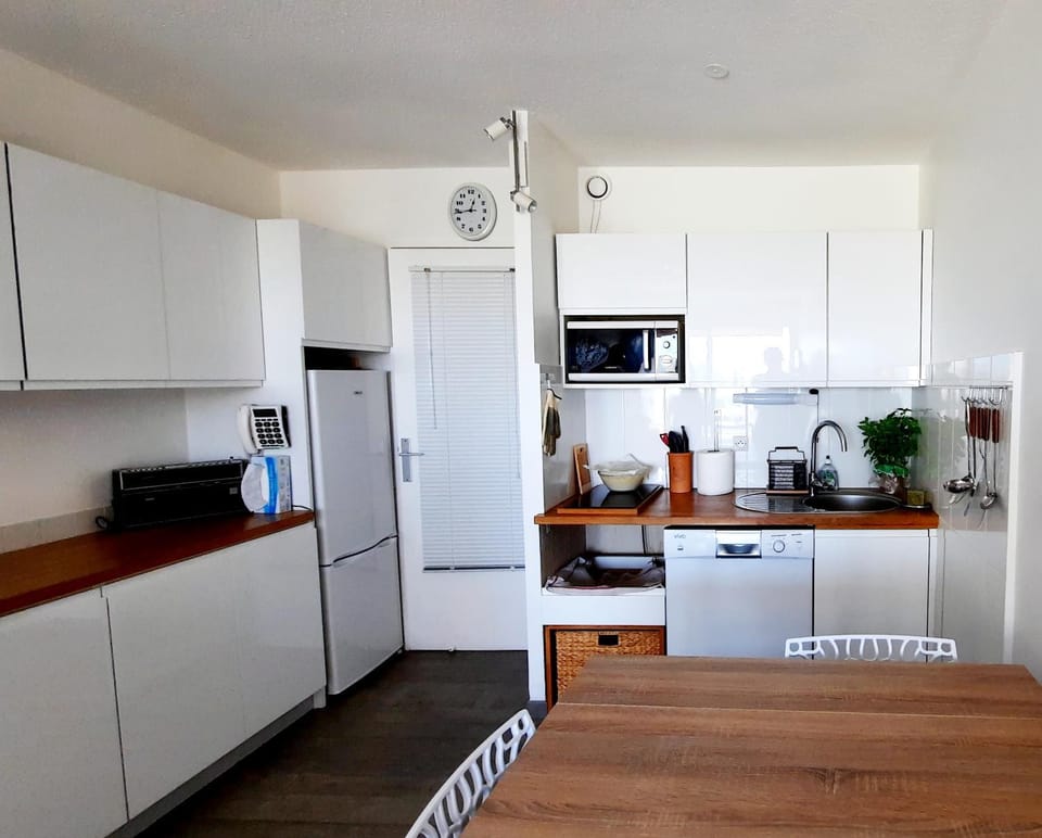Coffee/tea facilities, Kitchen or kitchenette, Dining area, dishwasher, minibar, pet friendly, stove, toaster