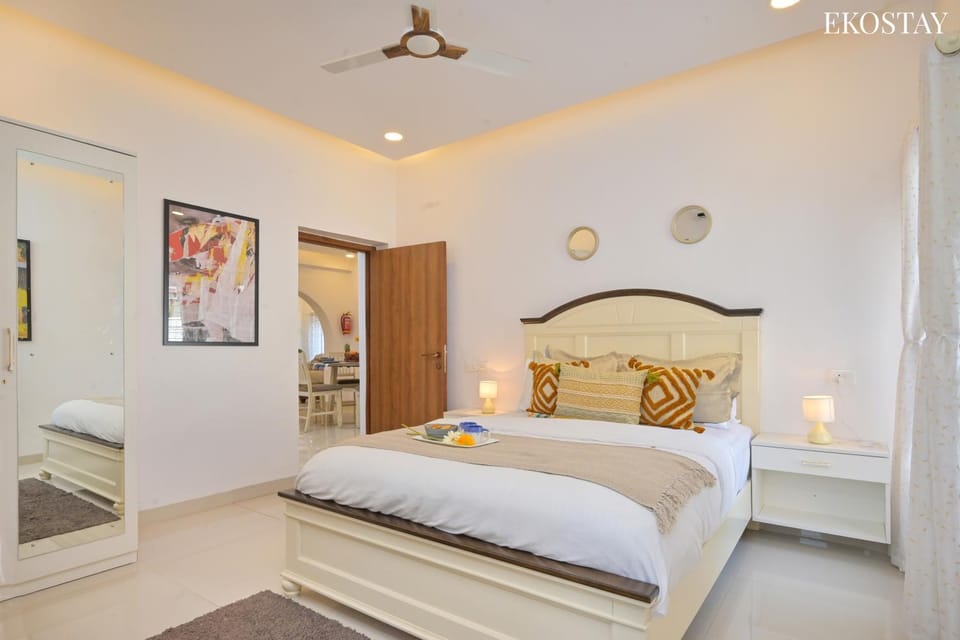 Bed, Photo of the whole room, Bedroom
