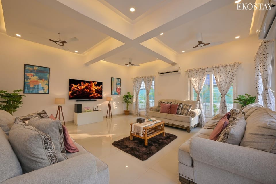TV and multimedia, Living room, Decorative detail, Decorative detail, Seating area