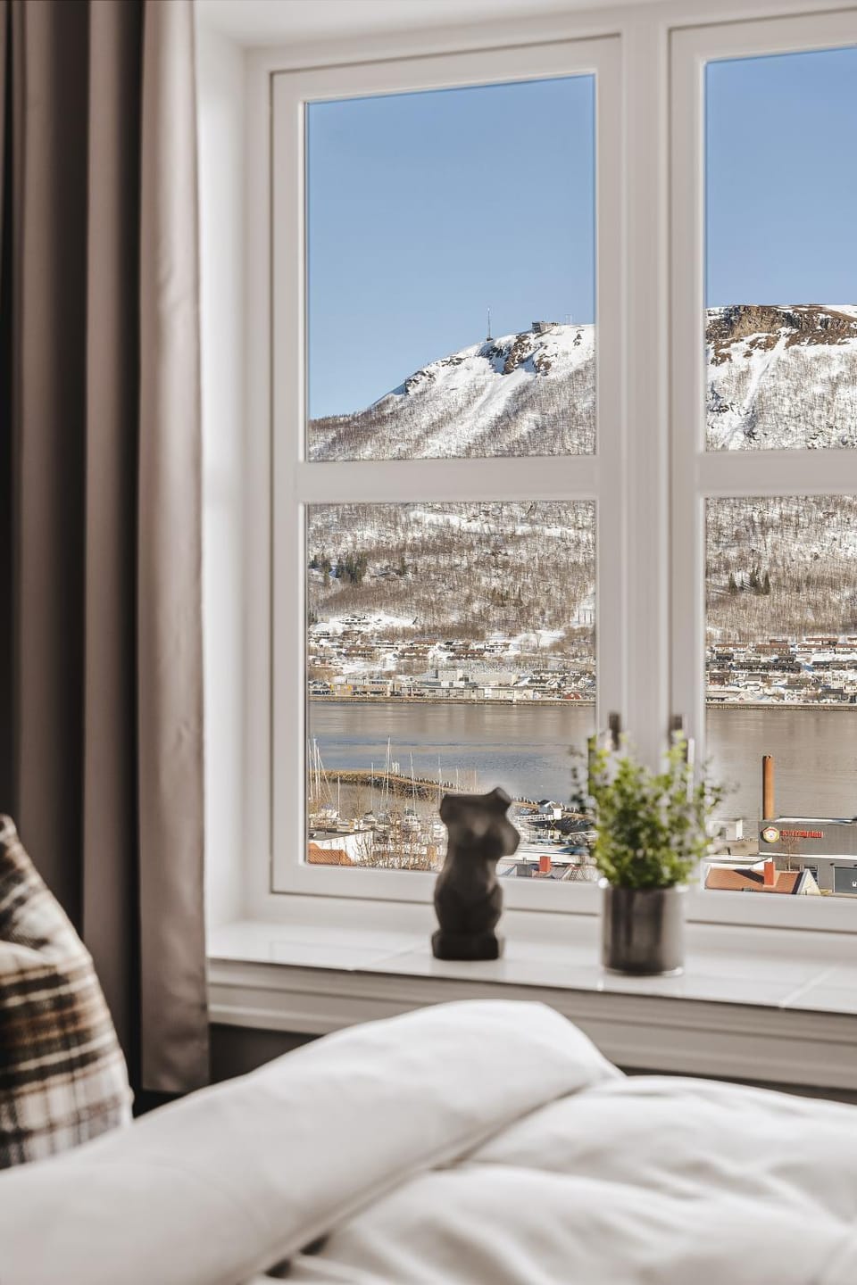 Winter, Bedroom, Mountain view