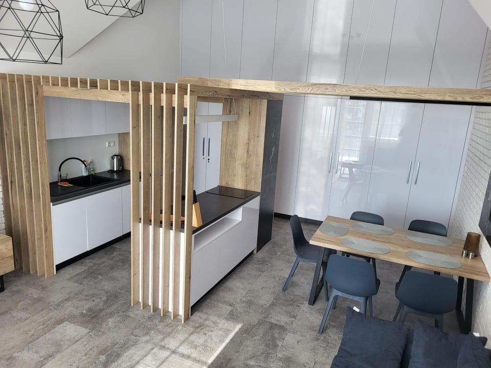 Dining area, kitchen