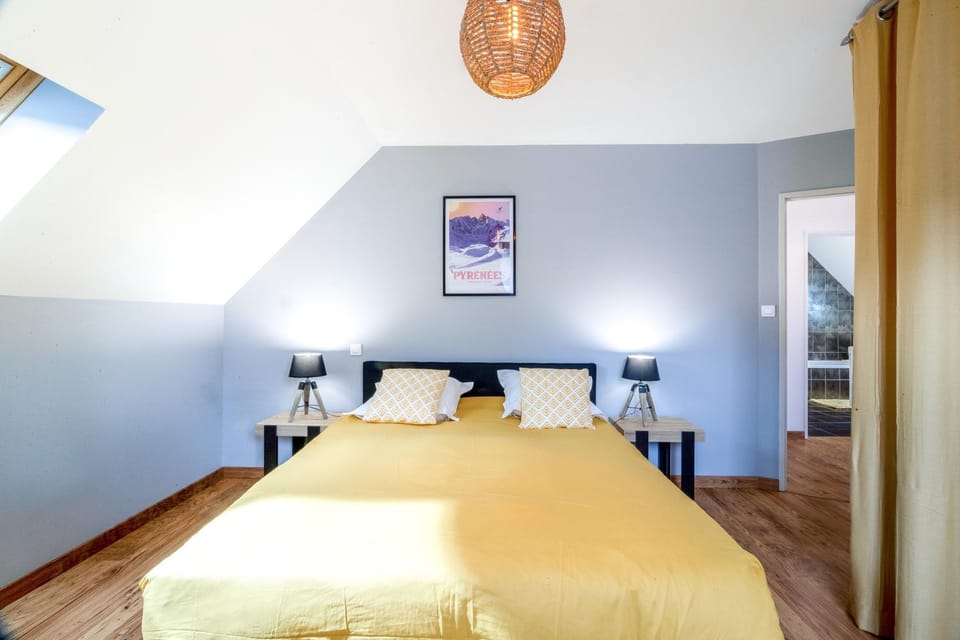 Bed, Bedroom