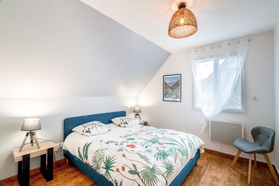 Bed, Bedroom