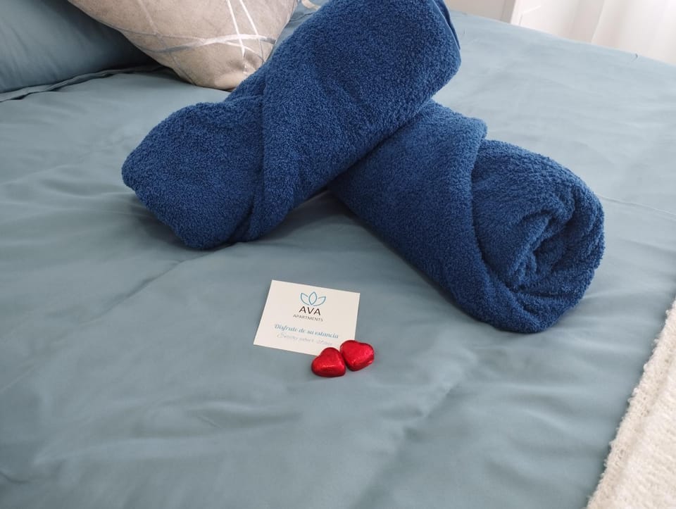 Bed, Bedroom, towels