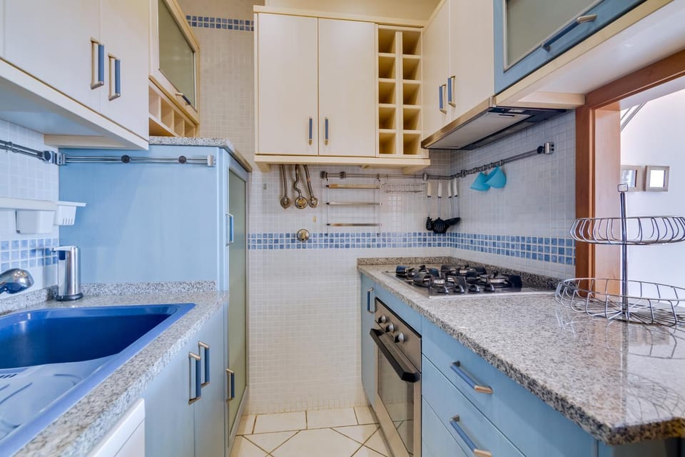 Kitchen or kitchenette, pet friendly, stove