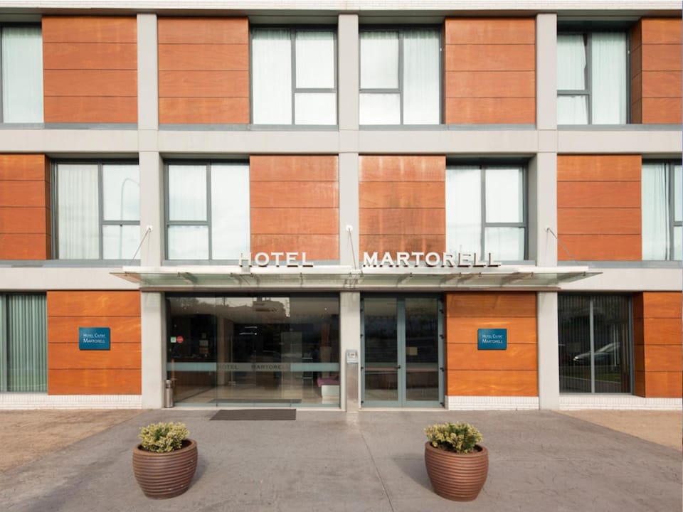 Facade/entrance, Facade/entrance, Area and facilities