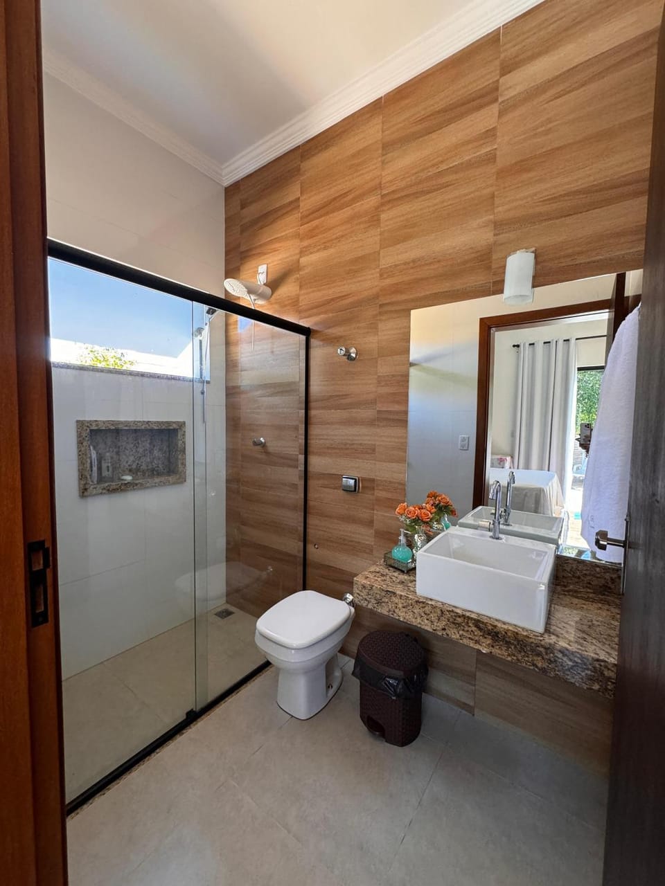 Shower, Toilet, Bathroom, Bath, towels