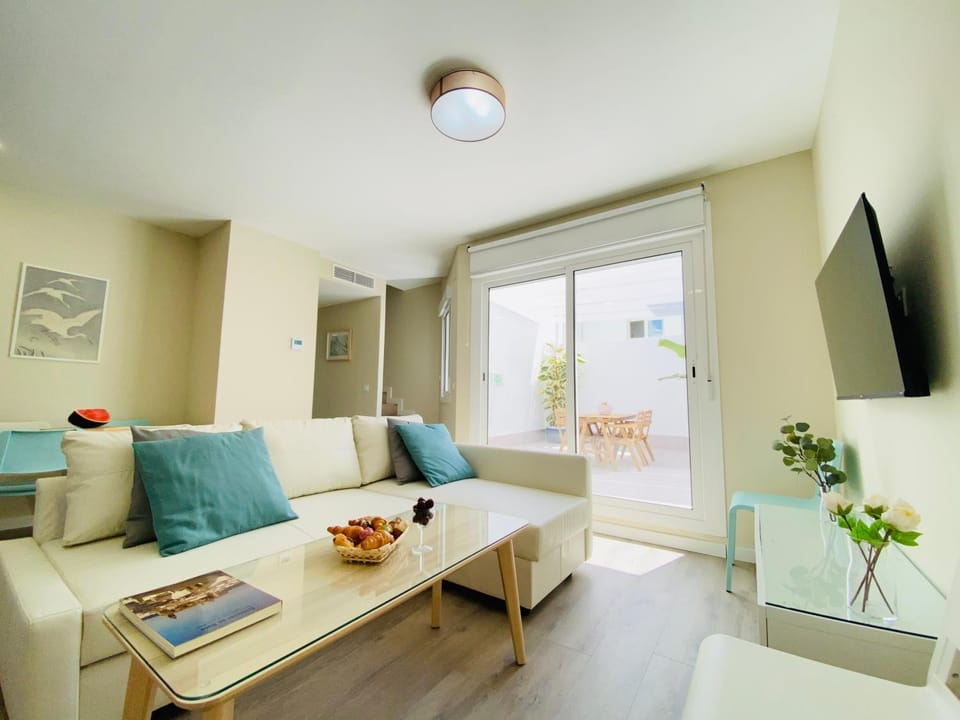 TV and multimedia, Living room, Seating area, Dining area