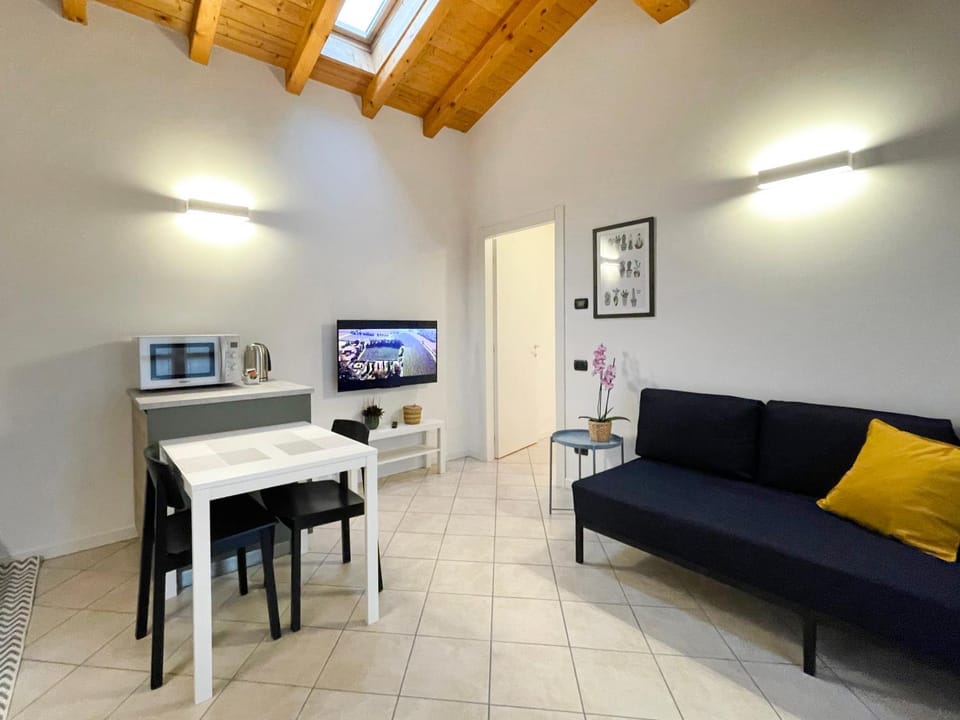 TV and multimedia, Living room, Dining area