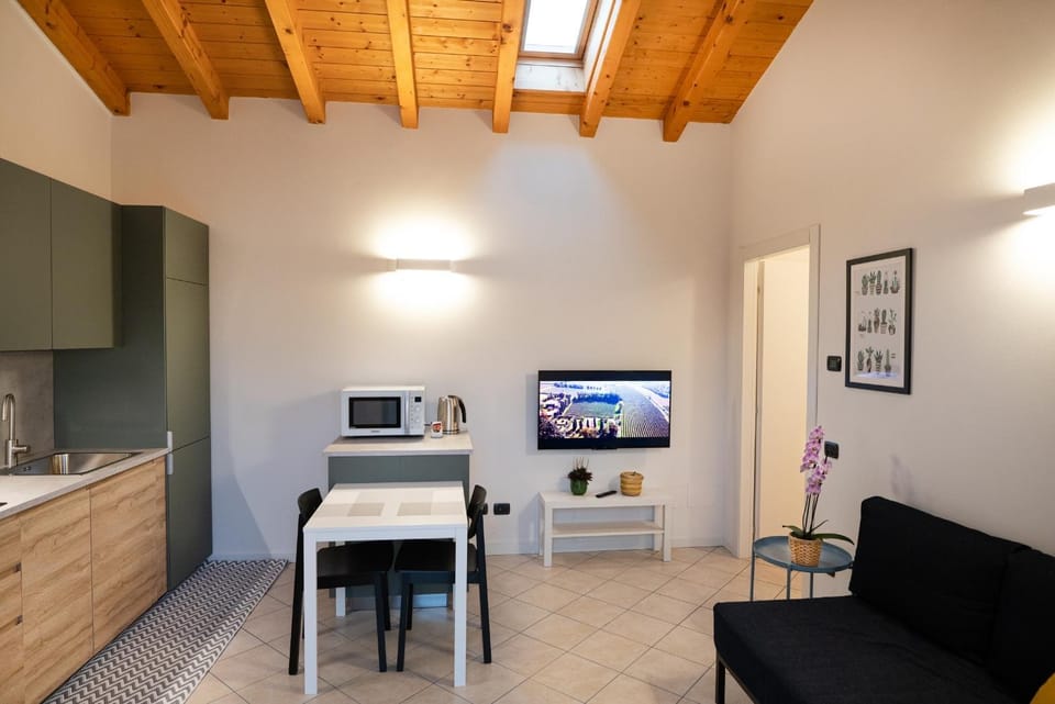 TV and multimedia, Living room, Dining area, minibar