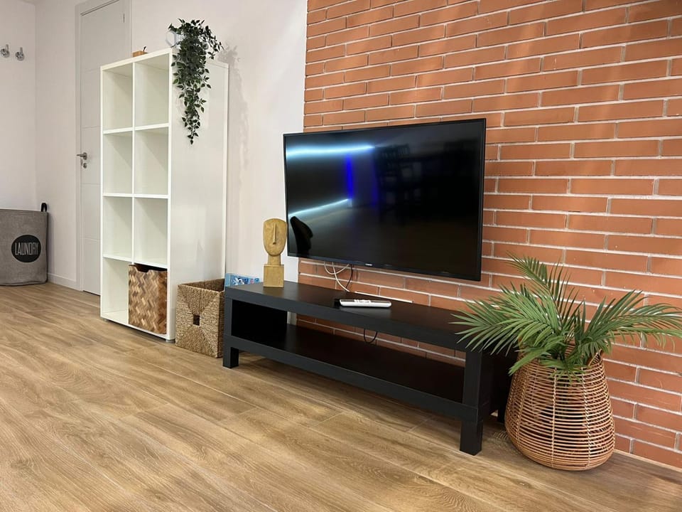 Communal lounge/ TV room, TV and multimedia