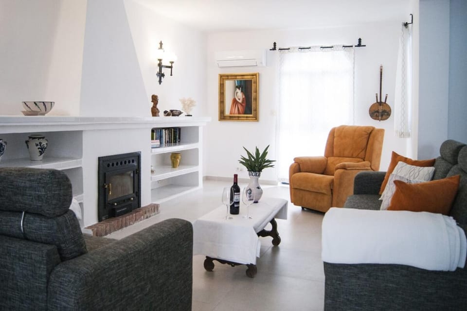Los Crisantemos Family house with garden and pool House in Nerja