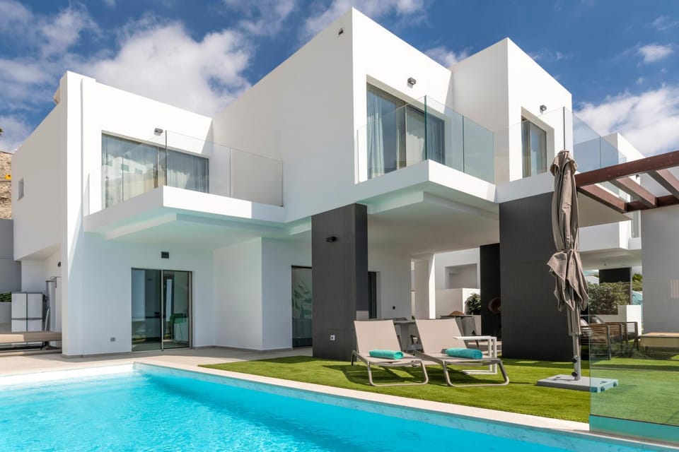Property building, Pool view, Swimming pool, sunbed
