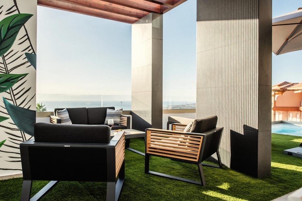 Balcony/Terrace, Pool view, Sea view, Swimming pool