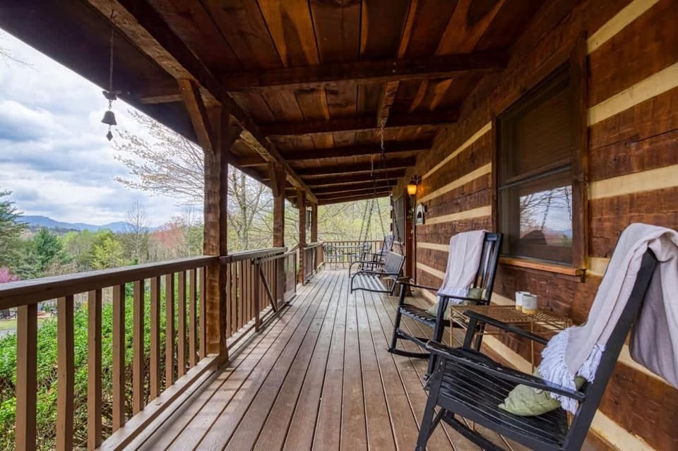 Laceys Place by Beyond Expectations w Hot Tub House in Gatlinburg