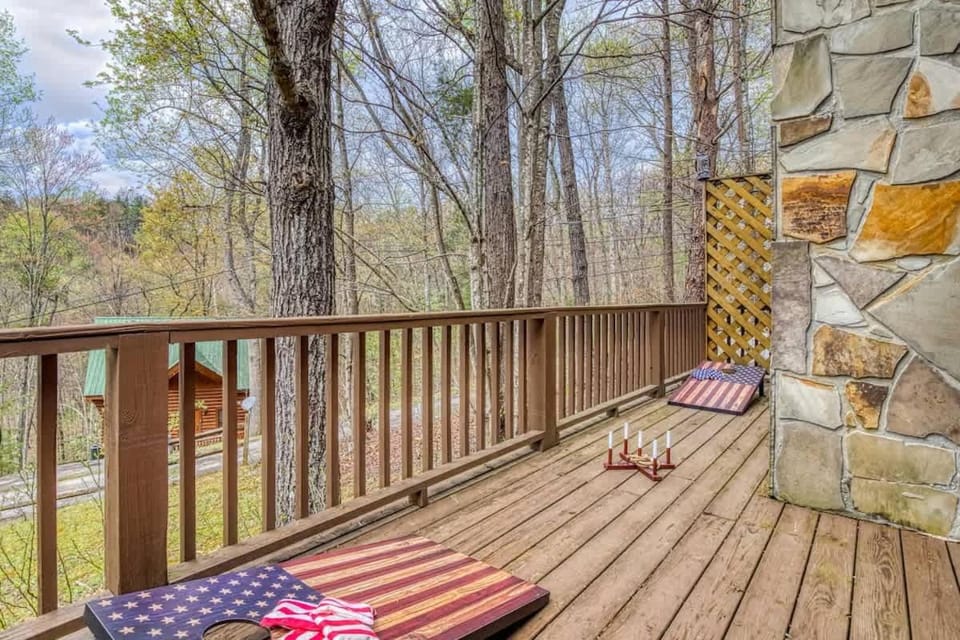 Laceys Place by Beyond Expectations w Hot Tub House in Gatlinburg