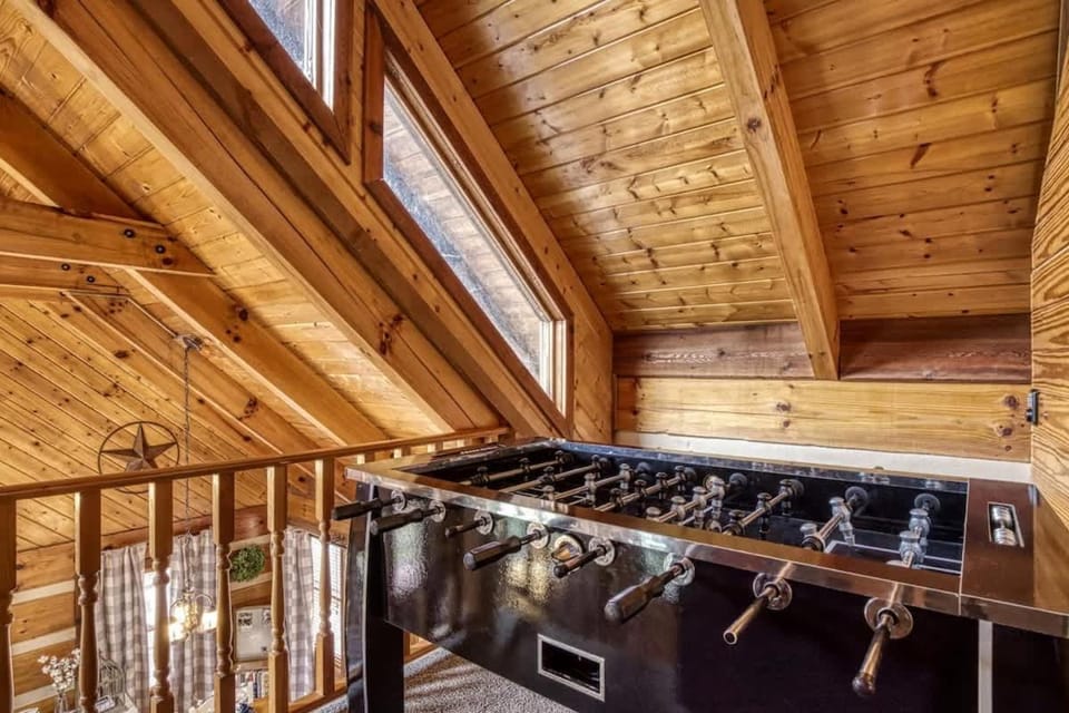Laceys Place by Beyond Expectations w Hot Tub House in Gatlinburg