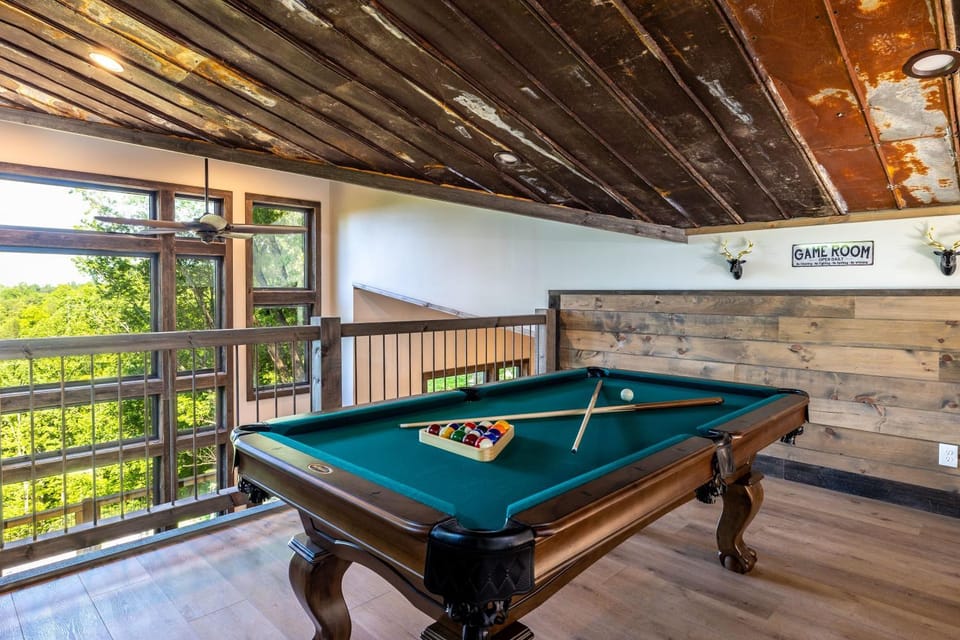Luxury Smoky Chalet, Indoor Pool, Hot Tub, Theater, Sleep 12 in 4 King Suites with Indoor Fireplace, Outdoor Fire Pit, Game Loft and Scenic Views, 20 Min to Dollywood, The Island & Parkway, Dog-Friendly with 24Hr Hospitality House in Sevier County