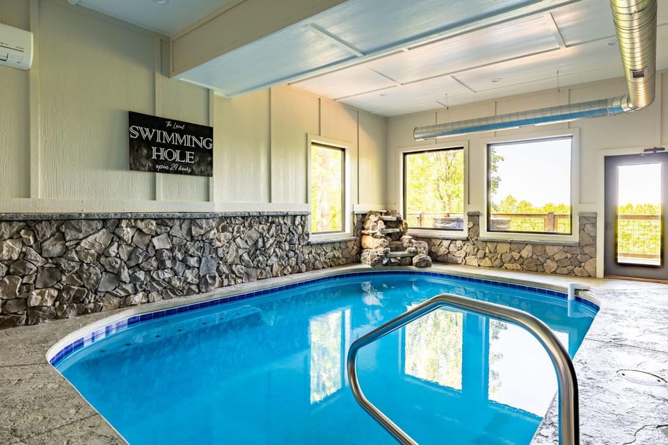 Luxury Smoky Chalet, Indoor Pool, Hot Tub, Theater, Sleep 12 in 4 King Suites with Indoor Fireplace, Outdoor Fire Pit, Game Loft and Scenic Views, 20 Min to Dollywood, The Island & Parkway, Dog-Friendly with 24Hr Hospitality House in Sevier County