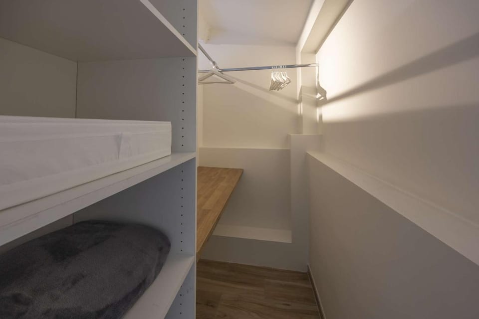 Photo of the whole room, wardrobe