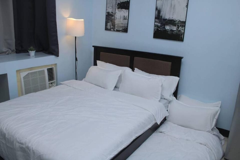 A2J Executive Studio Suite Near Venice Mall BGC Apartment in Makati